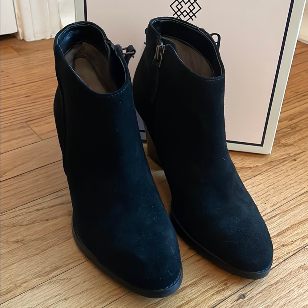 New without tags Susina Kayden Ankle Boots in Black Suede 6.5M